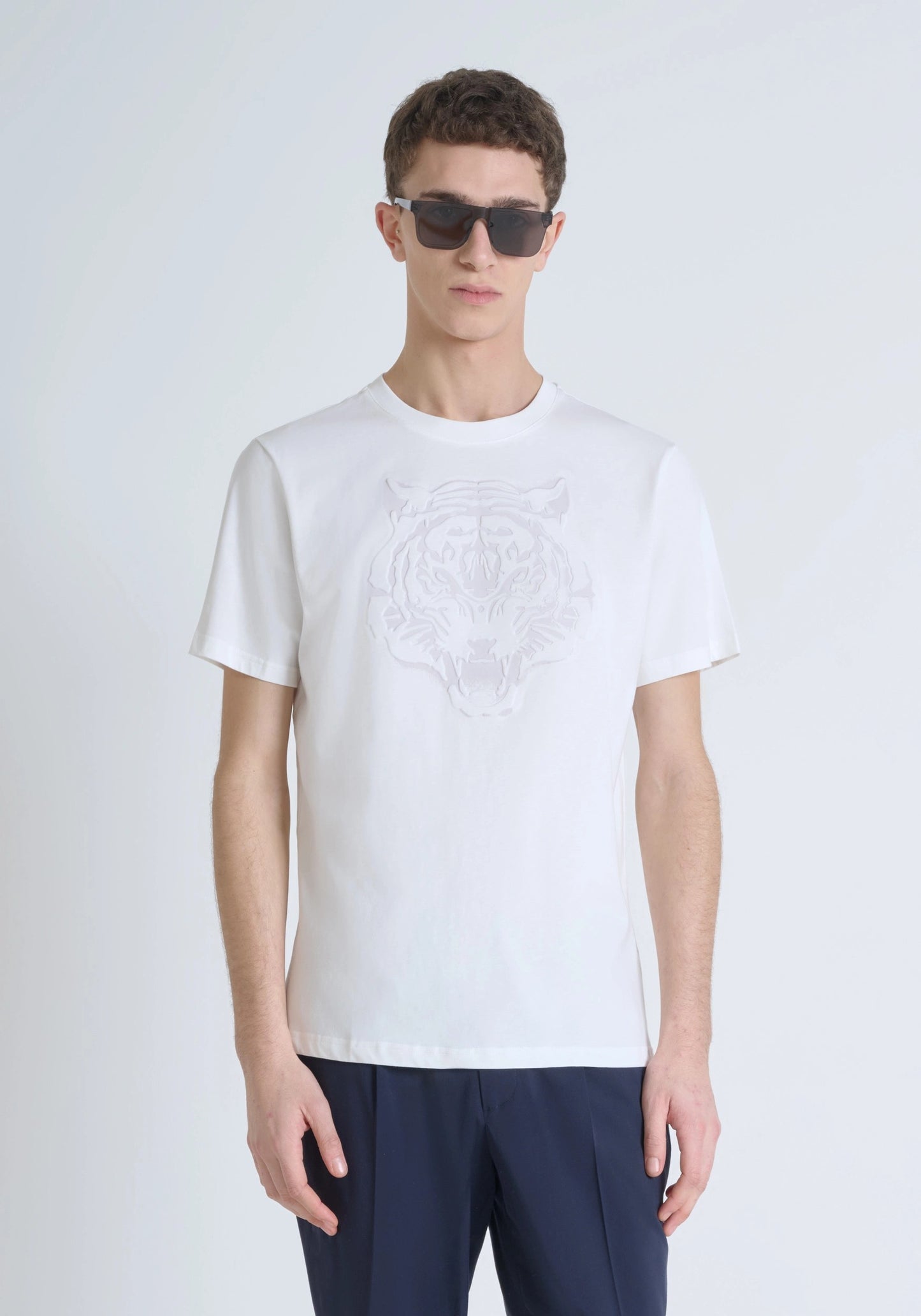 T-shirt regular fit con stampa ricamata tigre