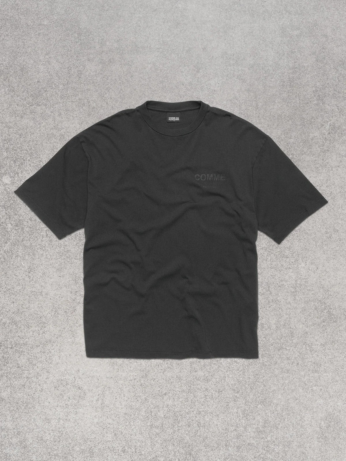 COMME DES FUCKDOW - T-Shirt in jersey stone washed con stampa sul davanti e retro