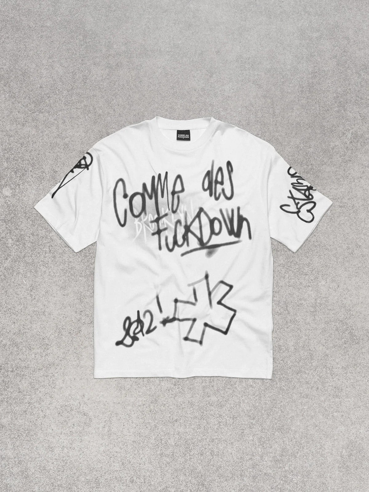 COMME DES FUCKDOWN - T-Shirt con stampa sul davanti e maniche