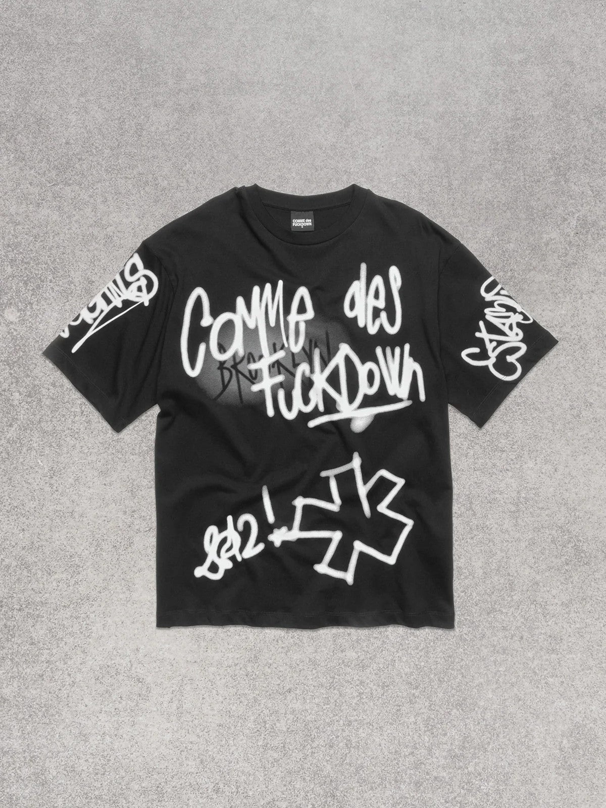 COMME DES FUCKDOWN - T-Shirt con stampa sul davanti e maniche