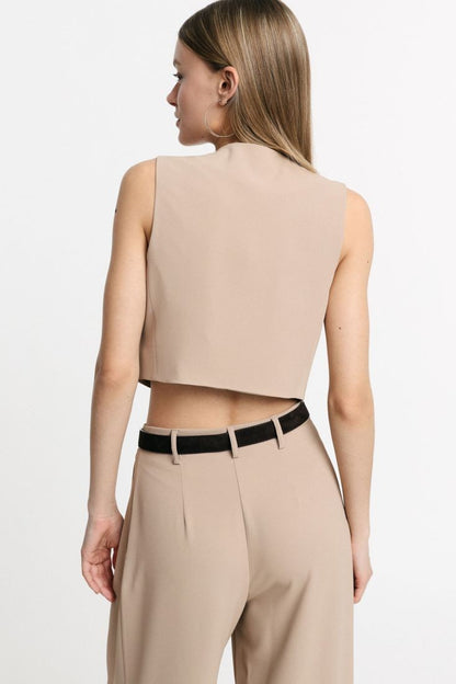 PLEASE - Gilet cropped con bottoni e tasche frontali